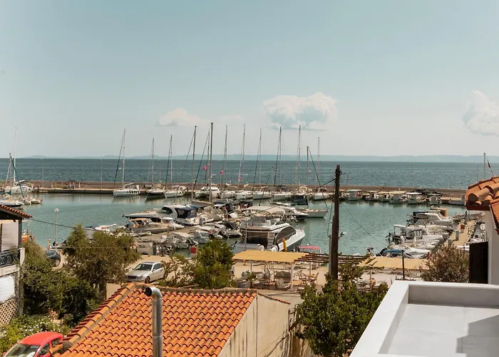 Limani Nikiti Suites