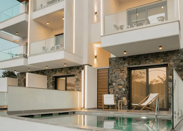 Limani Nikiti Suites